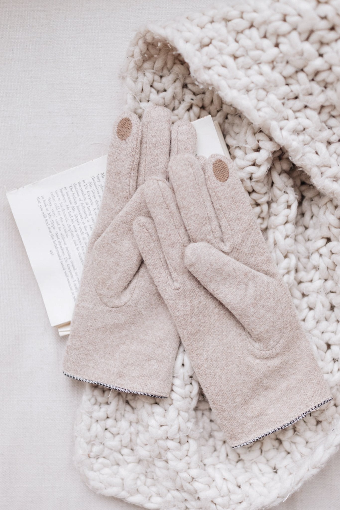 Keeping' Warm Beige Wool Gloves