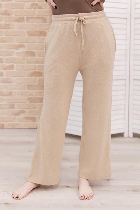 Wide Legged & Cozy Sweatpants in Sand